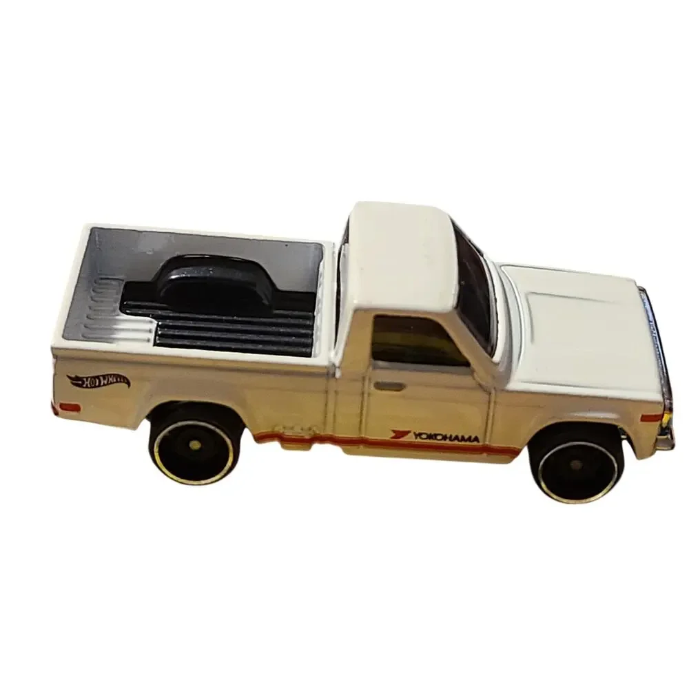 Hot Wheels Mazda Repu #204 HW ‘18 Hot Trucks 1/10 White Loose